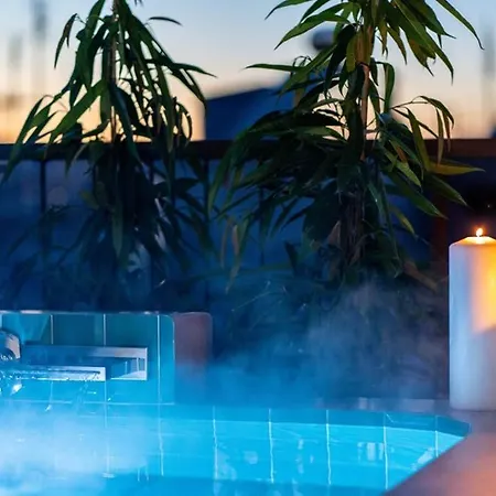 Apartment Top Floor Getaway, Balcony And Private Pool + Acropolis View! Athens