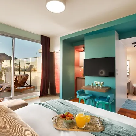 Apartment Top Floor Getaway, Balcony And Private Pool + Acropolis View! *