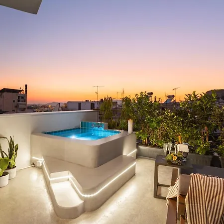 Top Floor Getaway, Balcony And Private Pool + Acropolis View! *