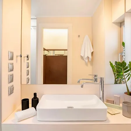 Top Floor Getaway, Balcony And Private Pool + Acropolis View! Athens