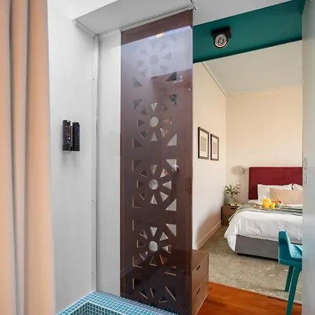 Top Floor Getaway, Balcony And Private Pool + Acropolis View! Apartment