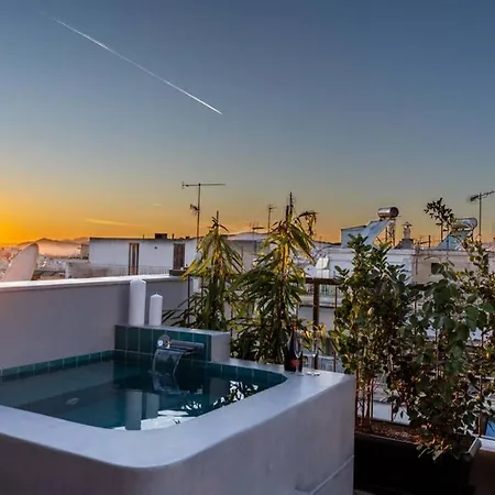 Apartment Top Floor Getaway, Balcony And Private Pool + Acropolis View!